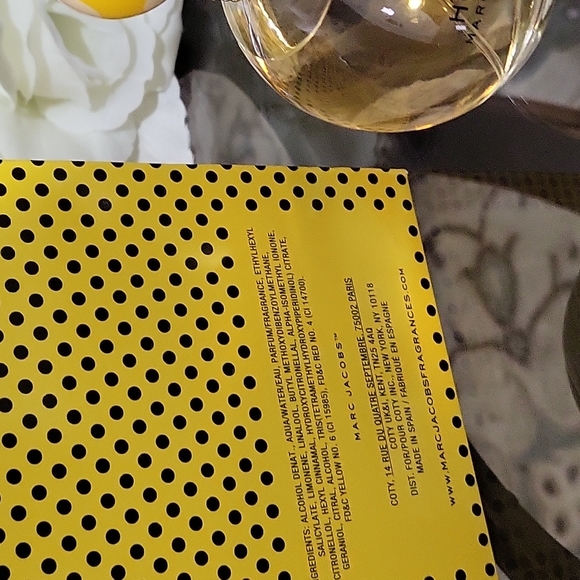 🆕️HONEY Marc Jacobs - Picture 3 of 3